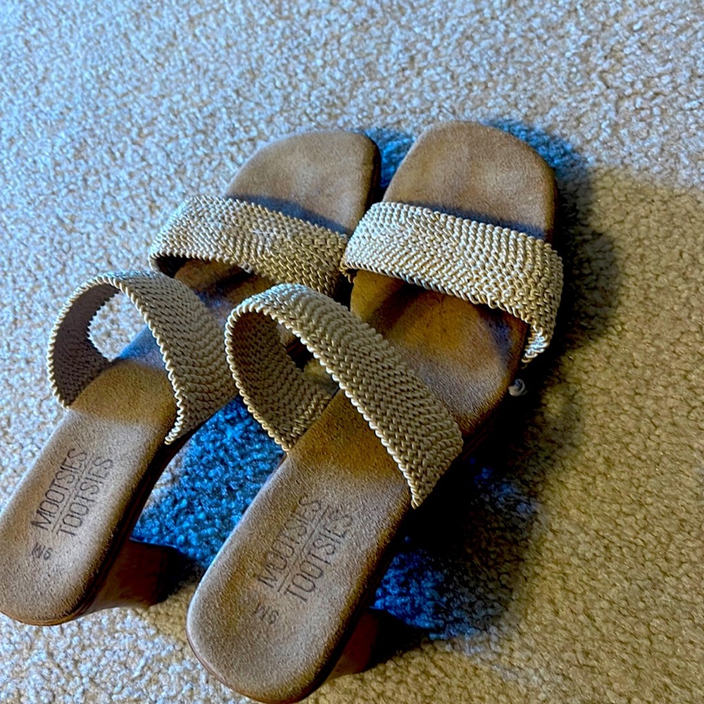 Low sandals